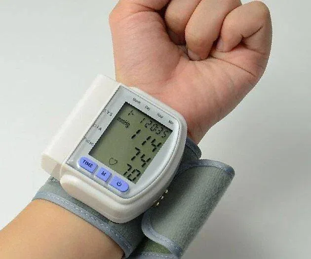 Тонометр автоматичний на зап'ясті Blood Pressure Monitor CK-102S