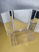 Фото 2 — Дзеркало потрійне з LED підсвіткою та підставкою для косметики, органайзер