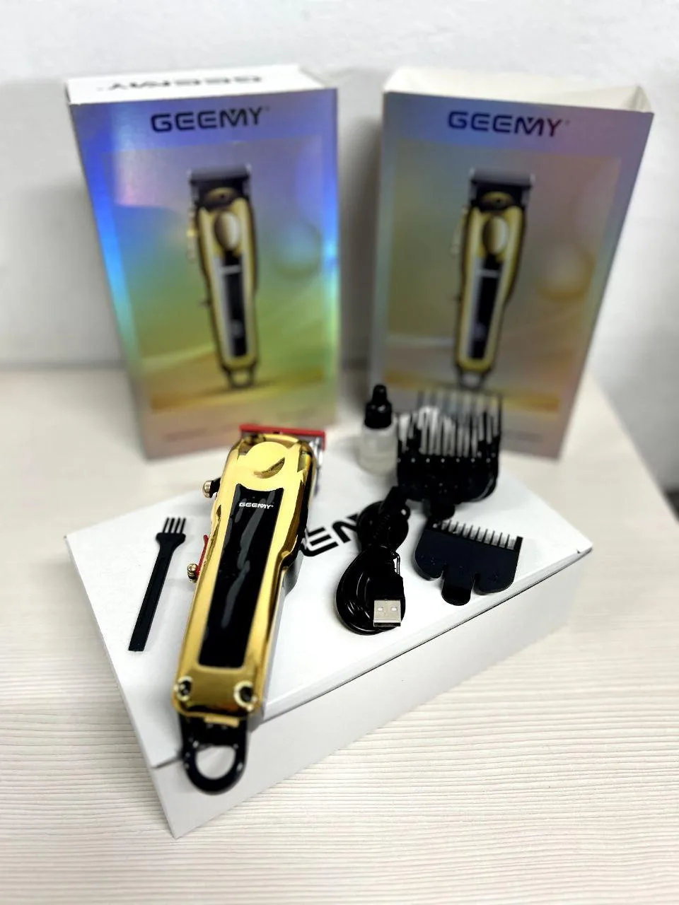 Машинка для стрижки волосся Geemy GM-8015, вібраційна, насадки 3-6-10-13 мм