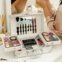 Фото 3 — Набір жіночої косметики в подарунковому чемодані MC1155 Makeup set Срібний