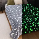 Фото 2 — Плед со светящимися звездами HMD Magic Luminous 150×180 см серый, мягкий плюшевый плед из флиса, светящийся в темноте одеяло