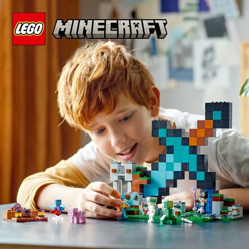 Дитячий конструктор Minecraft MyWorld Діамантовий меч з підсвічуванням, 1441 деталь
